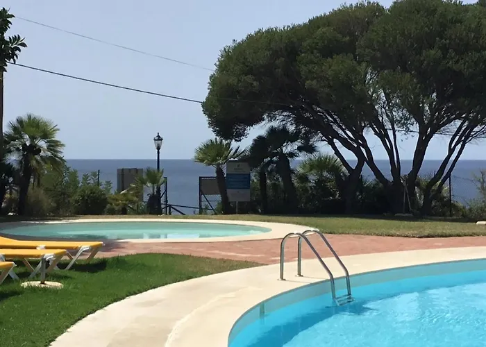 With Pool Close To Apartman