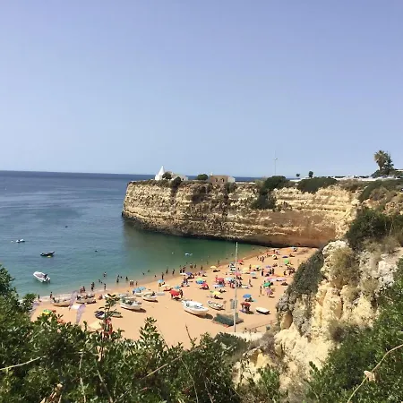 With Pool Close To アパート *