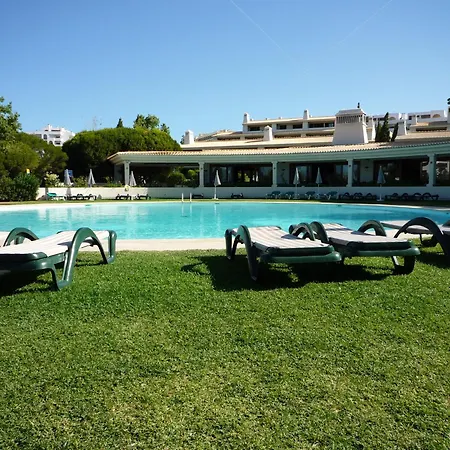 Apartment With Pool Close To Porches (Algarve)