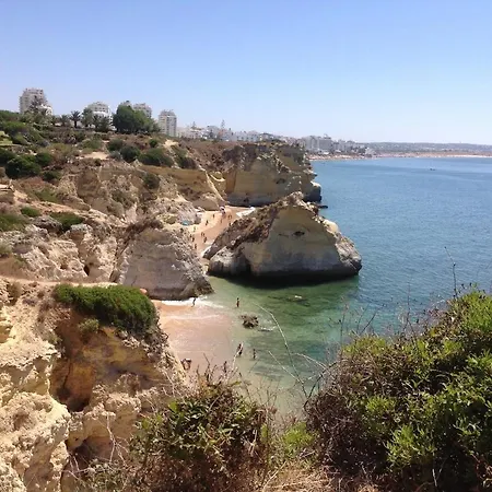 Apartment With Pool Close To Porches (Algarve)