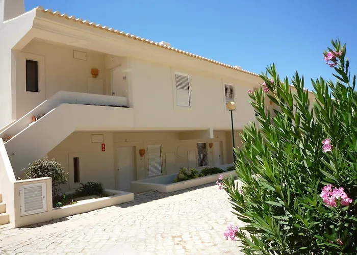 Appartement With Pool Close To